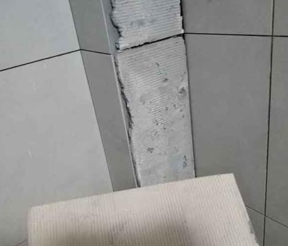 海沧瓷砖空鼓维修公司分享下厨房瓷砖脱落的补救措施。